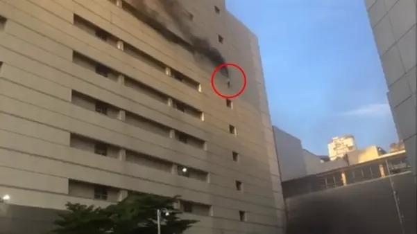 有人跳樓「逃生」 曼谷Central World大火3死 | 東方網 | 馬來西亞東方日報