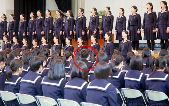 全校都是我後宮!高校唯一男學生「被159位女生圍繞」 他無奈揭開「悲慘校園生活」:每天都爽到很痛苦