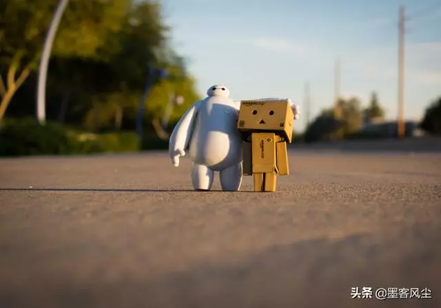 真正的朋友就是「當你跌倒時上去扶你,當你輝煌時原地鼓掌」不會過多打擾