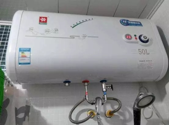 冬天【熱水器】要24小時【開著】嗎?聽完維修小哥的話,才知我做錯好多年,原來這樣能省一大筆錢!