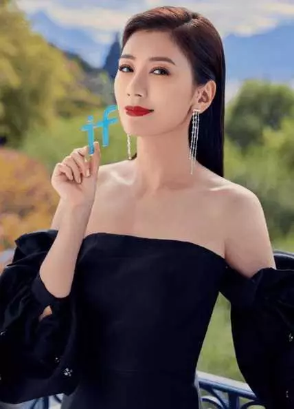 夫妻公開「秀恩愛」,伊能靜、鐘麗緹和賈靜雯的區別,一眼就看出來!真的過得幸福只有「她」!
