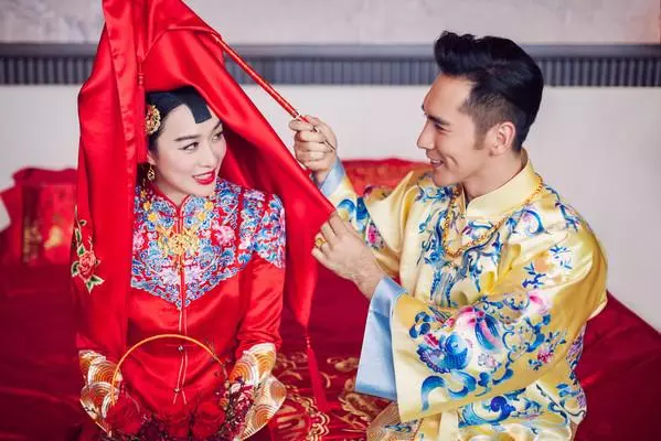 夫妻公開「秀恩愛」,伊能靜、鐘麗緹和賈靜雯的區別,一眼就看出來!真的過得幸福只有「她」!
