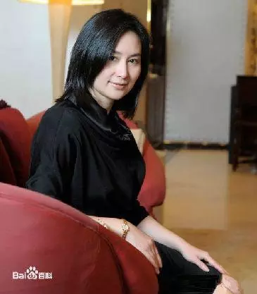 賭王何鴻燊生了11位千金,但為什麼11女兒同一個老爸,容貌卻會差這樣遠?!