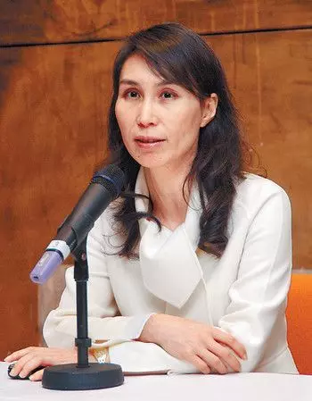 賭王何鴻燊生了11位千金,但為什麼11女兒同一個老爸,容貌卻會差這樣遠?!