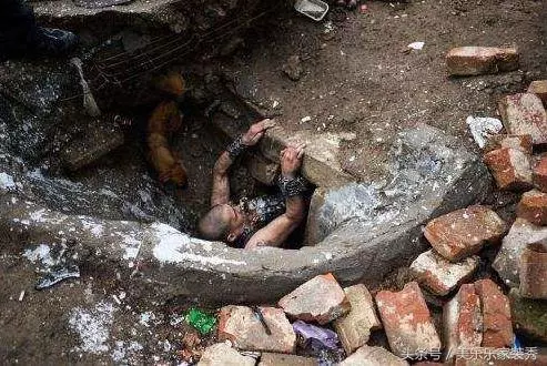 恐怖黑暗面!「下水道」裡的地下王國:居住著6千多人,晚上才敢出來活著就是等死!
