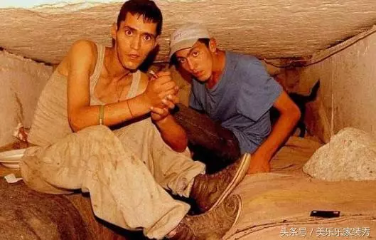 恐怖黑暗面!「下水道」裡的地下王國:居住著6千多人,晚上才敢出來活著就是等死!