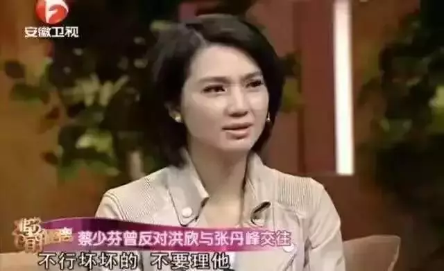 洪欣刪微博後首現身:黑眼圈像熊貓,眼睛腫的剛哭過,一路捂著臉