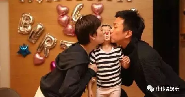 鄧超孫儷微博慶祝兒子7歲生日,臉被親到變型,網友表 示很暖心!