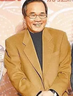 曾是金牌編劇,與妻子相識三天求婚,65歲墜樓身亡妻子守寡八年
