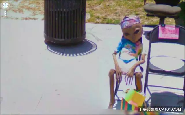 那台車裝的是屍體嗎...14張超詭異恐怖的Google街景圖 想不到外星人也不小心入鏡了...