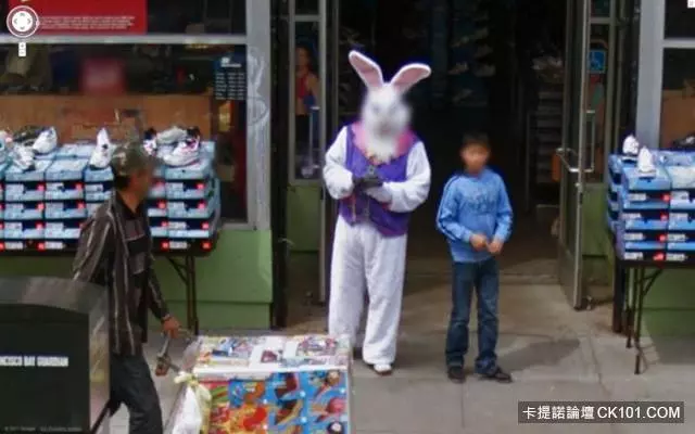 那台車裝的是屍體嗎...14張超詭異恐怖的Google街景圖 想不到外星人也不小心入鏡了...
