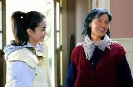 過生日,婆婆送來一個包,包里有張100萬的卡,被我當垃圾扔了