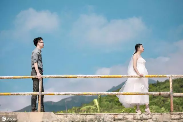 母親貪圖富貴,為了多要彩禮,毀了自己女兒幸福的一生