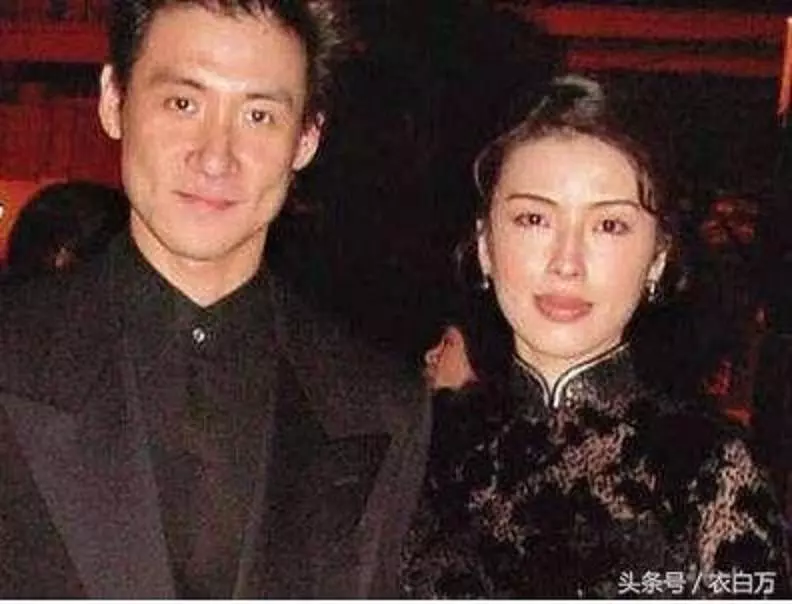 56歲歌神張學友和小四歲妻子近照,真的老了,卻坐擁16億的豪宅