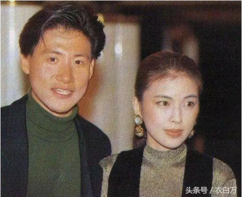 56歲歌神張學友和小四歲妻子近照,真的老了,卻坐擁16億的豪宅
