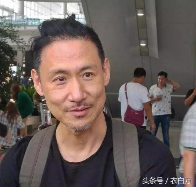 56歲歌神張學友和小四歲妻子近照,真的老了,卻坐擁16億的豪宅