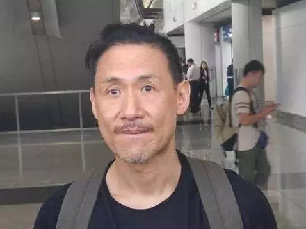 56歲歌神張學友和小四歲妻子近照,真的老了,卻坐擁16億的豪宅