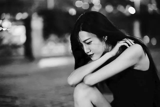 女兒結婚,母親要房要車要彩禮,半年後,母親跪下求女兒原諒