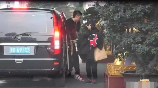第三錘!張丹峰畢瀅酒店再同屋7小時,畢瀅穿睡袍儼然女主人姿態!