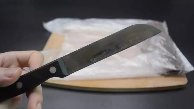 刀放在打火機上烤一烤,解決困擾大家的一個難題,學會了一生受用