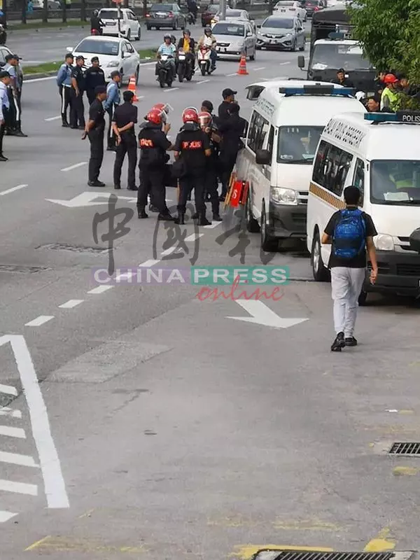 拆黑勢力車廠 !200警員紅頭兵, 防亂