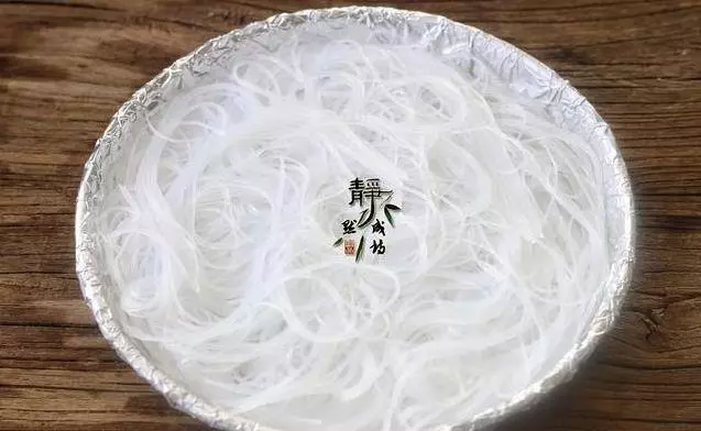 春節家宴不能沒這道「蒜蓉粉絲蝦」,蒜蓉秘制調汁,鮮的流口水 ,有顏值上檔次。。