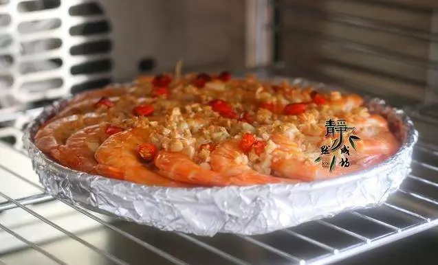 春節家宴不能沒這道「蒜蓉粉絲蝦」,蒜蓉秘制調汁,鮮的流口水 ,有顏值上檔次。。