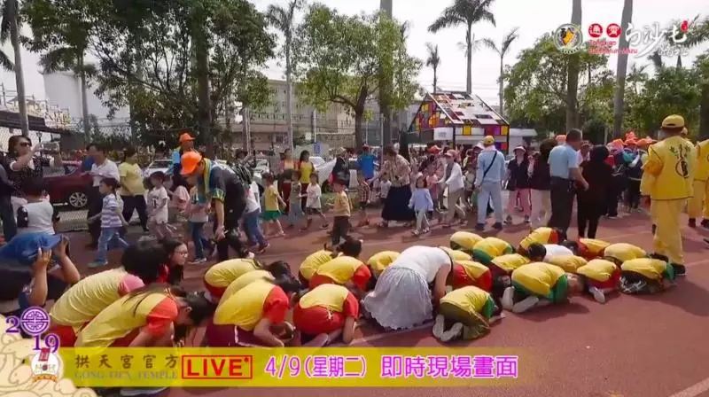 硬要搶轎引反感?白沙屯媽祖「百年來沒打過架」 網友感動曝「最大的不同」感受娘娘慈悲