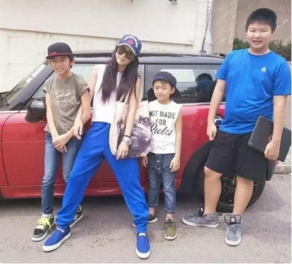 李英愛8歲女兒近照曝光,小時候是萌寶寶,長大後就成了小仙女