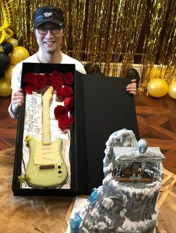 章子怡曬全家福為汪峰慶生,醒醒越來越漂亮了,小蘋果大長腿搶鏡
