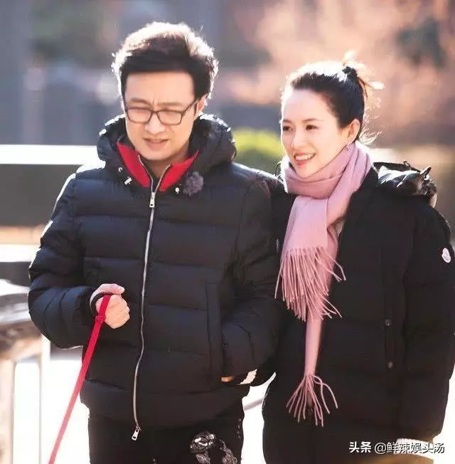 章子怡曬和3歲女兒同框照,跪地爭吃棉花糖,汪峰轉發盡顯甜蜜!