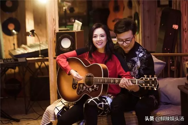 章子怡曬和3歲女兒同框照,跪地爭吃棉花糖,汪峰轉發盡顯甜蜜!