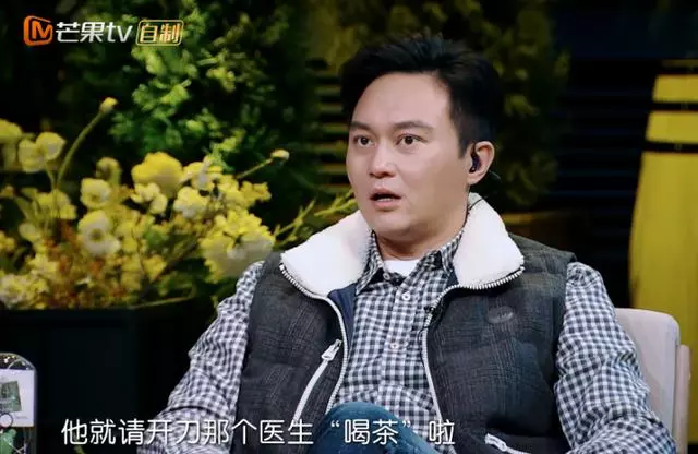 袁詠儀產前照曝光,不是圓肚子而是尖肚子,魔童出生時尿醫生一身!