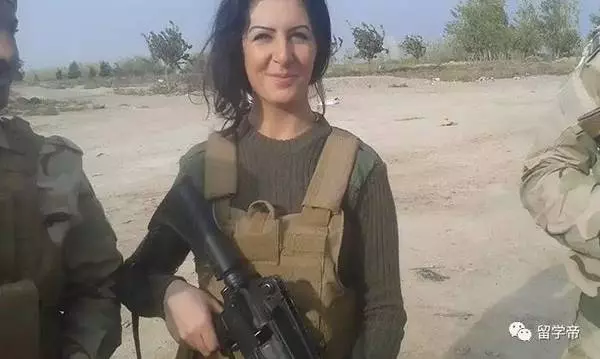 22歲女狙擊手獨自殺死100名ISIS,他們懸賞3000萬想抓她當性奴!沒想到她剛回國卻慘被···