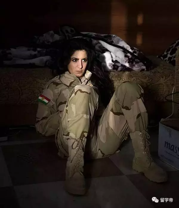 22歲女狙擊手獨自殺死100名ISIS,他們懸賞3000萬想抓她當性奴!沒想到她剛回國卻慘被···