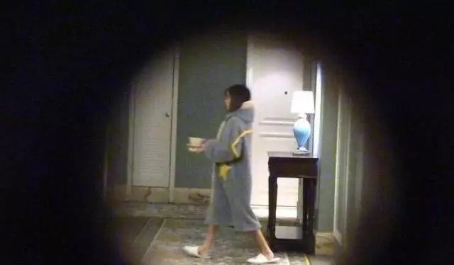 知情人曝洪欣近況:財產被畢瀅轉移,和兒子租房住靠借錢度日