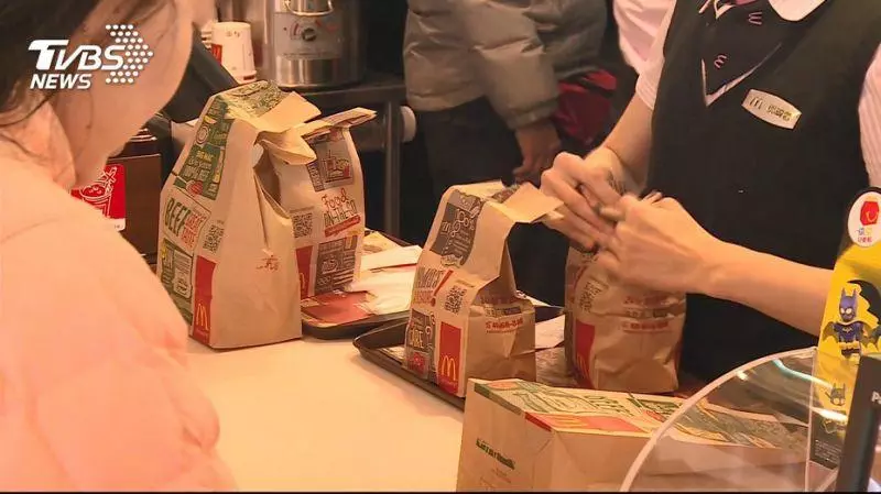 吸管掰掰!麥當勞12日推「冷飲就口」 6月底施行