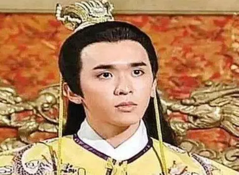 TVB億萬富翁配角近照曝光,如今居然胖到肚腩都熬出來了,擁三妻還不足,現在又加多一個?