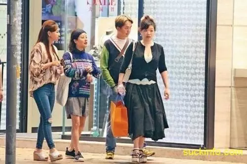 TVB億萬富翁配角近照曝光,如今居然胖到肚腩都熬出來了,擁三妻還不足,現在又加多一個?