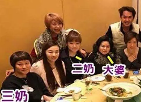 TVB億萬富翁配角近照曝光,如今居然胖到肚腩都熬出來了,擁三妻還不足,現在又加多一個?