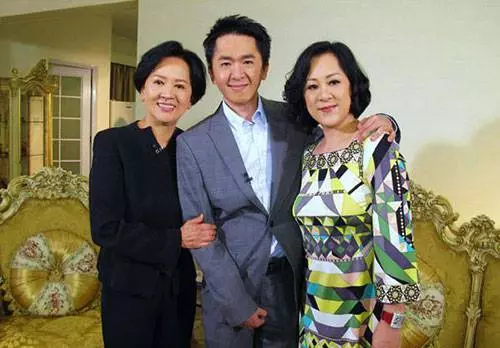 TVB億萬富翁配角近照曝光,如今居然胖到肚腩都熬出來了,擁三妻還不足,現在又加多一個?