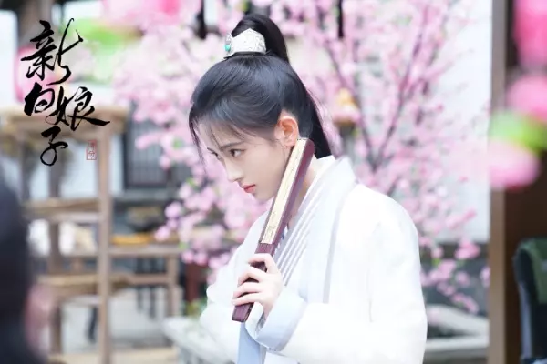 4000年一遇美女!古裝女神「演出最美白蛇」驚艷全網 一抬頭「無瑕臉龐爆紅日本」:仙女下凡❤
