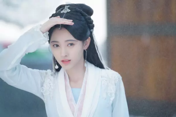 4000年一遇美女!古裝女神「演出最美白蛇」驚艷全網 一抬頭「無瑕臉龐爆紅日本」:仙女下凡❤