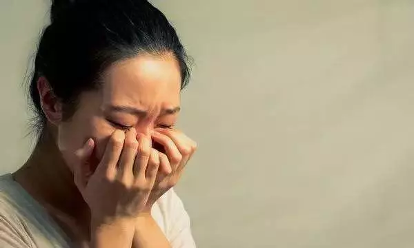 啞巴婆婆炒菜太咸,我去提醒她,可掀開鍋蓋後,我含淚又加三勺鹽