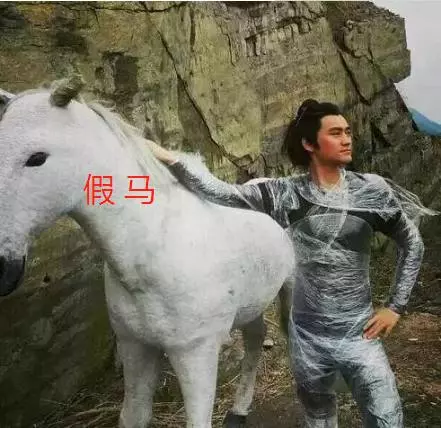 明星片場花絮照,笑到停不下來!原來身中萬箭是這樣拍的 ....