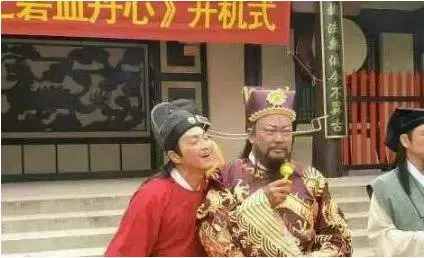 明星片場花絮照,笑到停不下來!原來身中萬箭是這樣拍的 ....