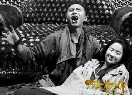明星片場花絮照,笑到停不下來!原來身中萬箭是這樣拍的 ....