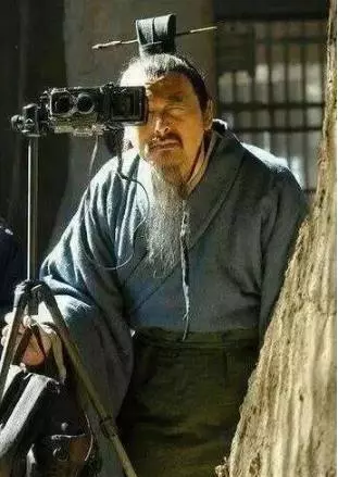 明星片場花絮照,笑到停不下來!原來身中萬箭是這樣拍的 ....