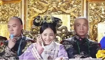 明星片場花絮照,笑到停不下來!原來身中萬箭是這樣拍的 ....