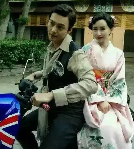 明星片場花絮照,笑到停不下來!原來身中萬箭是這樣拍的 ....